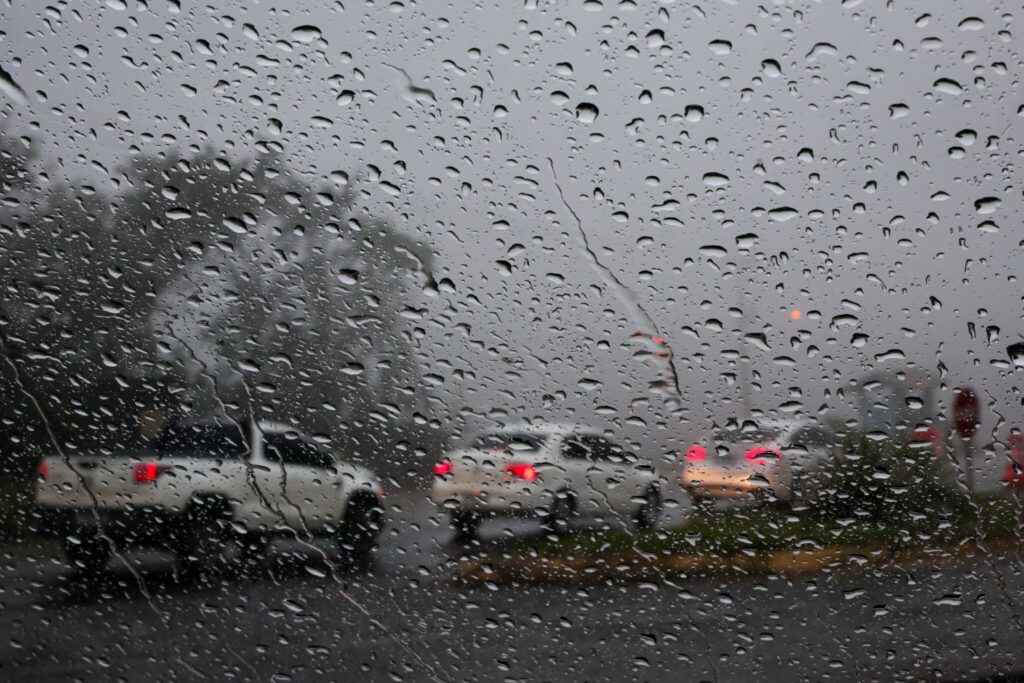 Temporais avançam por Santa Catarina e chuva ganha força entre domingo e segunda