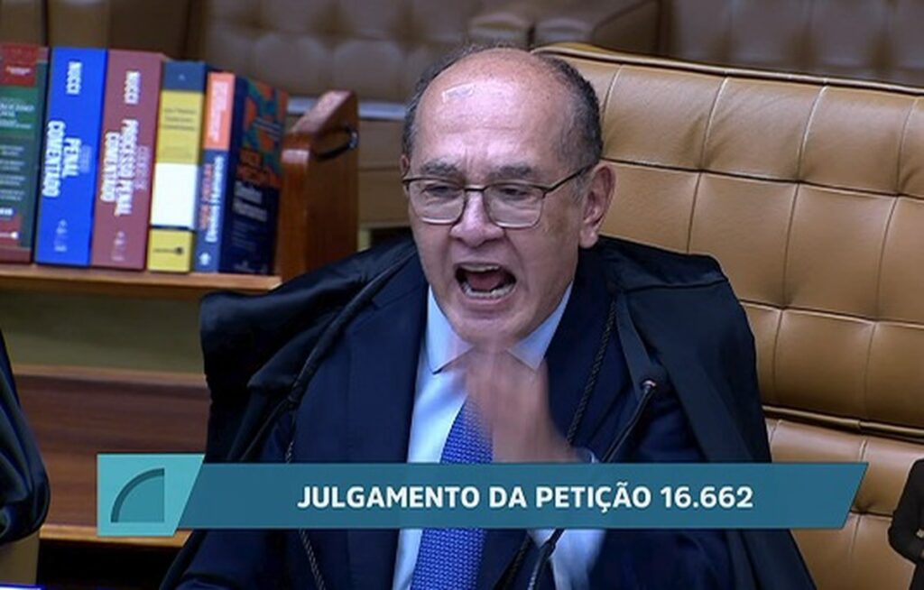 Flávio Bolsonaro ultrapassa Lula no 2º turno pela primeira vez na campanha, aponta Quaest