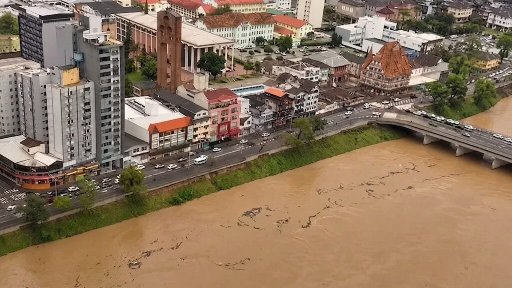 Shelf cloud gigantesca é flagrada por piloto de drone em Abelardo Luz, no Oeste de SC