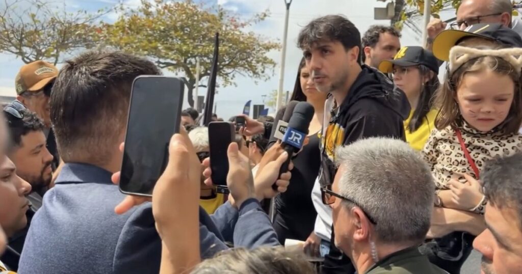 “Ei, Bolsonaro, vai tomar no …: petistas atacam ex-presidente em evento com Lula em Florianópolis